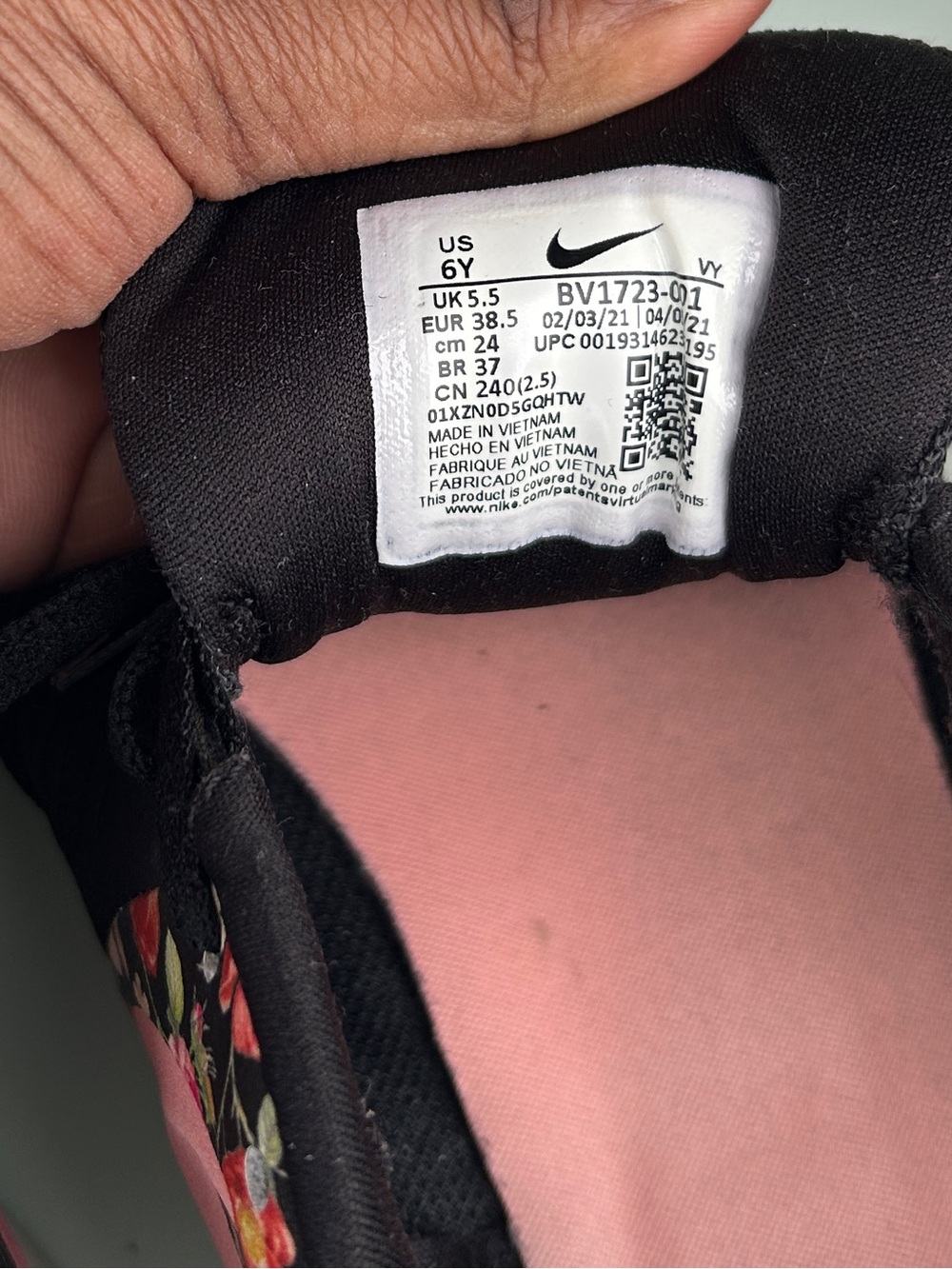Nike Star Runner Floral Swoosh Sneakers 6Y Black Pink Running Shoes 7.5 Coquette - Picture 7 of 7